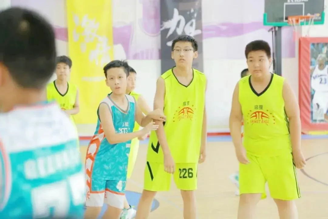 如何帮助青少年篮球运动员处理比赛中的情绪波动_1